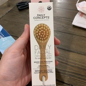 Daily Concepts Daily Facial Dry Brush